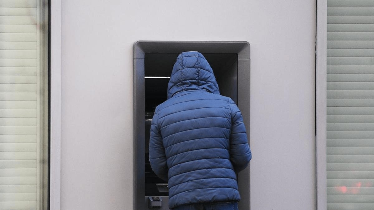 Банки предложили не блокировать подозрительные переводы: что изменится для владельцев каналов