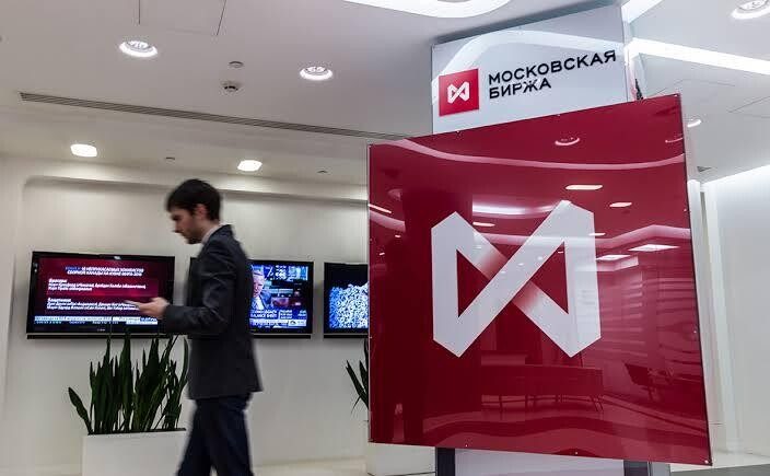 Мосбиржа запускает фьючерсы на акции SK Hynix и Samsung: что это значит для инвесторов и медиа